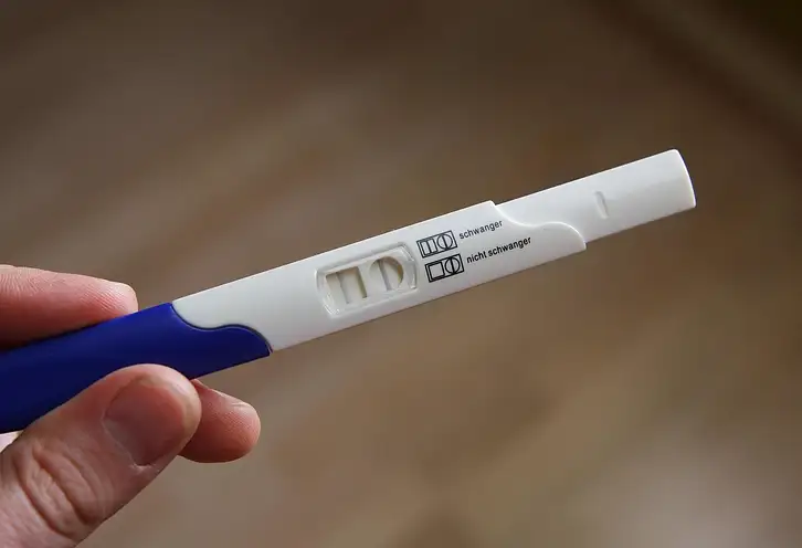 Plamienie implantacyjne: Kiedy się zaczyna?