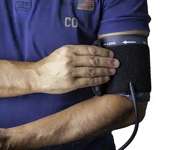 Jak szybko obniżyć puls? Domowe sposoby i zioła