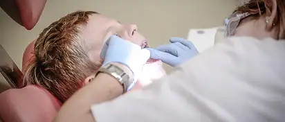 Higiena jamy ustnej niemowlaka – porady dla rodziców